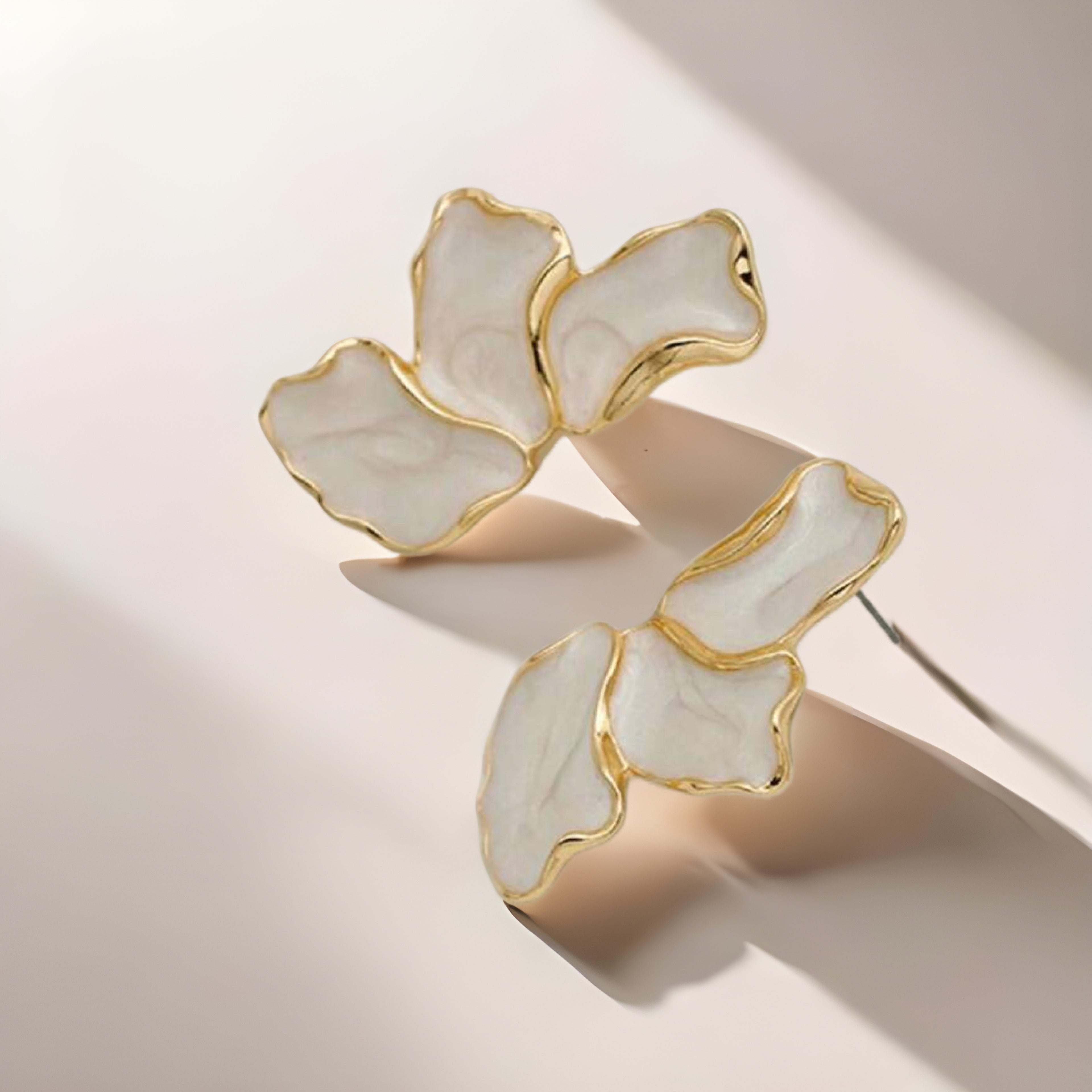 Flor Blanca Earrings